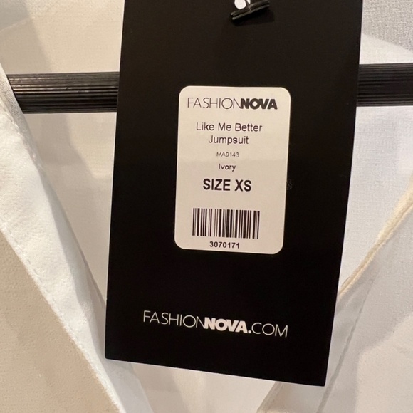FASHION NOVA JUMPSUIT NWT XS - Picture 4 of 5